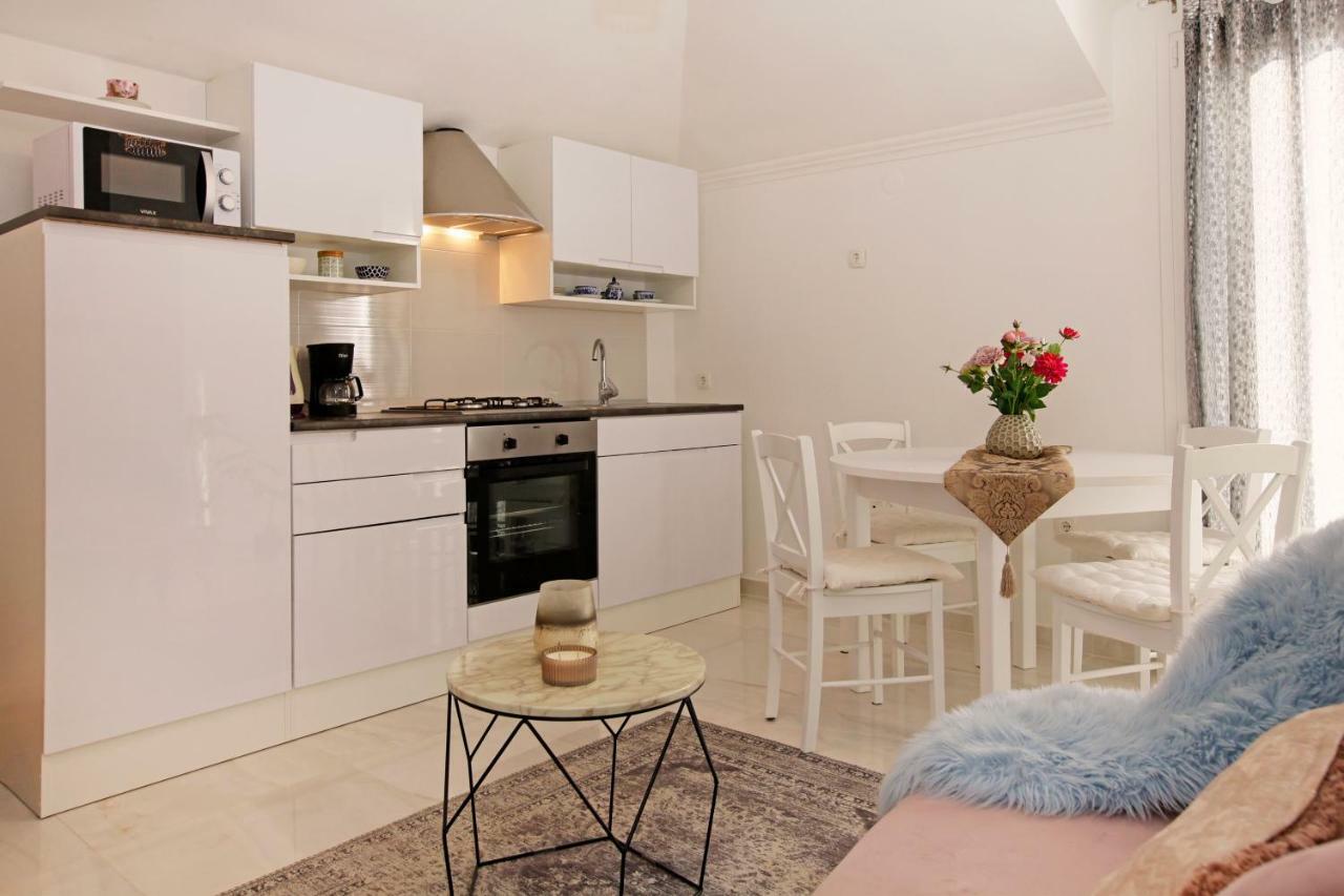 Apartment Ambroz Вела Лука Екстериор снимка