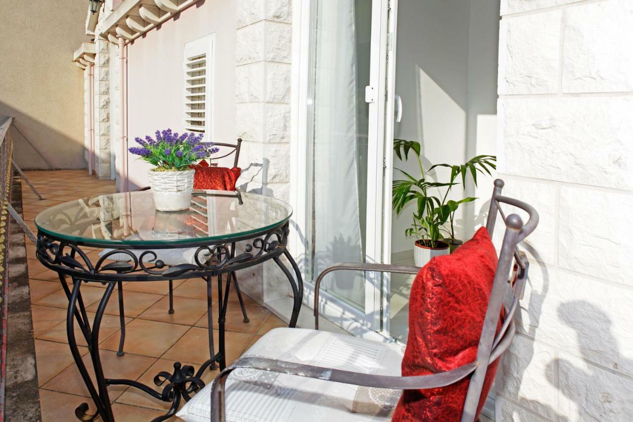 Apartment Ambroz Вела Лука Екстериор снимка