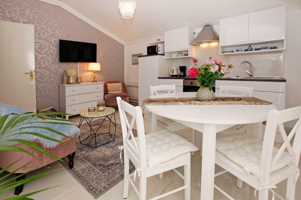 Apartment Ambroz Вела Лука Екстериор снимка