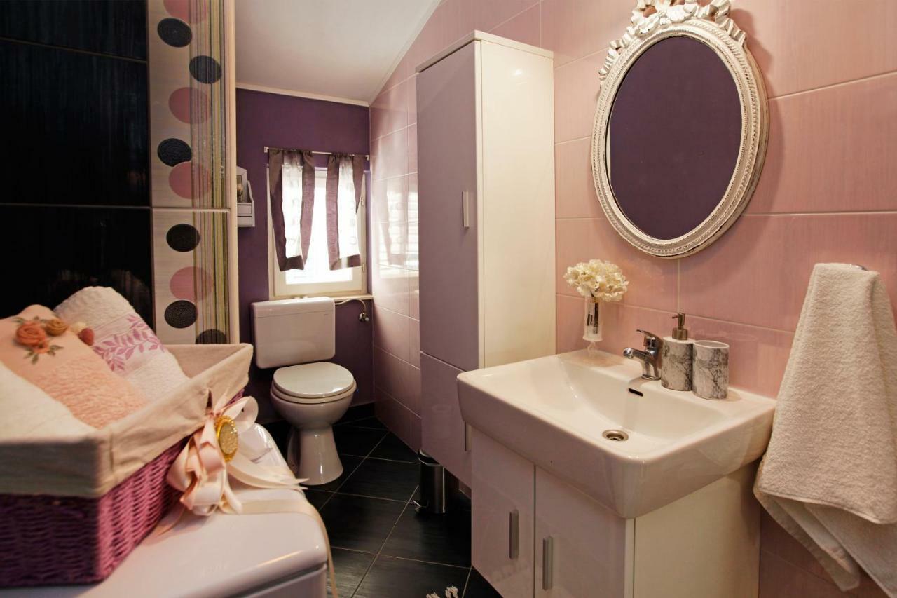 Apartment Ambroz Вела Лука Екстериор снимка