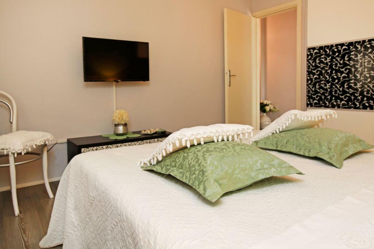 Apartment Ambroz Вела Лука Екстериор снимка
